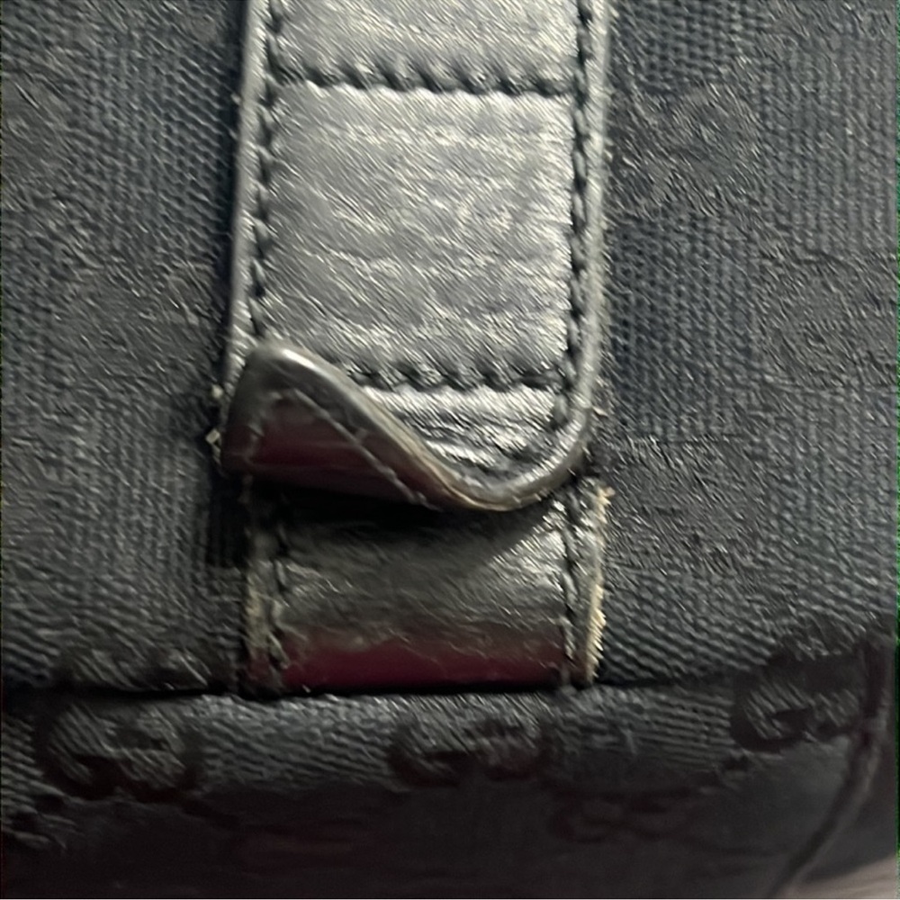 Authentic Gucci luxury designer GG signature canvas & leather messenger bag - Picture 13 of 15